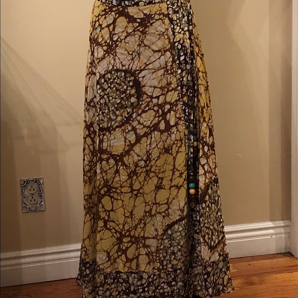 Wrap Around very light weight Medium skirt.